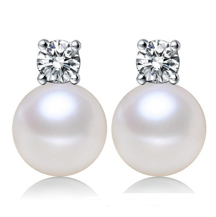 Round pearl stud earrings